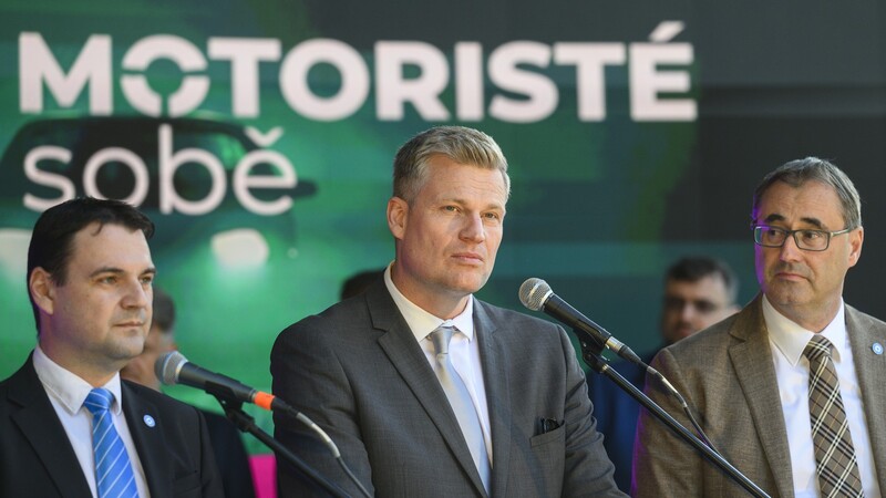 Motoristé sobě